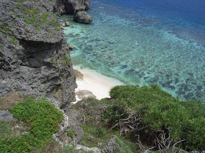 Dr.コトー診療所　武洋の秘密のビーチ　ここから崖を降りていきます。
